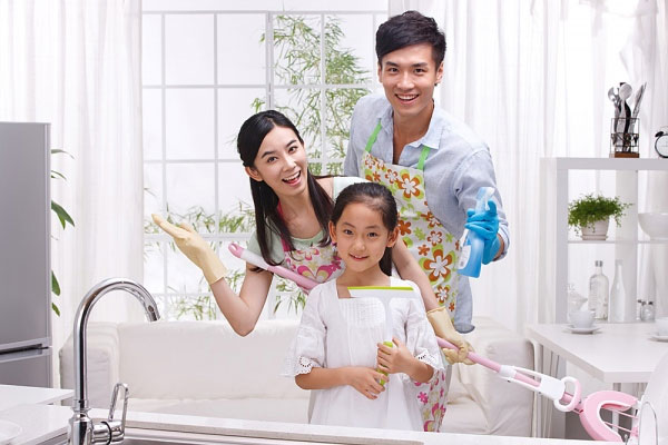 Dọn dẹp nhà cửa cùng nhau đó là sự quan tâm và chia sẻ. (Ảnh: Lady98)